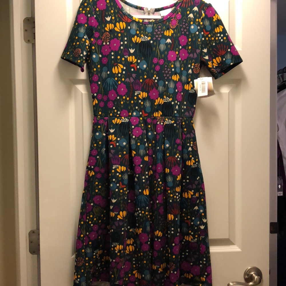 Lularoe medium floral Amelia